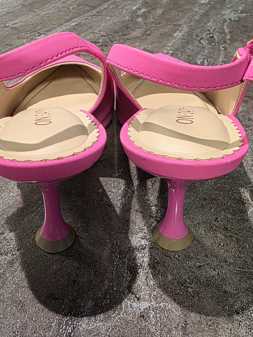 On 34th Hot Pink Pointed Slingback Flats - Picture 4 of 4